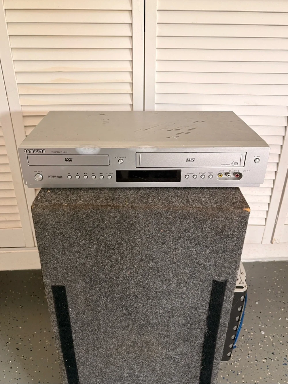 Samsung DVD-V5500 DVD VCR Combo Player with Front RCA Inputs